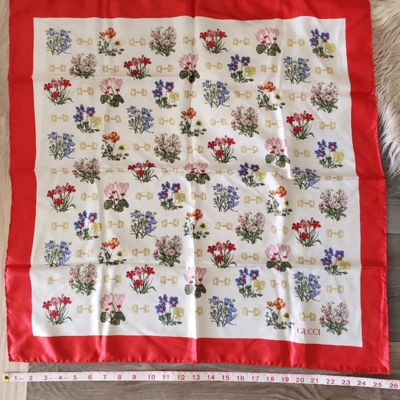 Gucci Gorgeous Unique Vintage Scarf - Picture 3 of 3